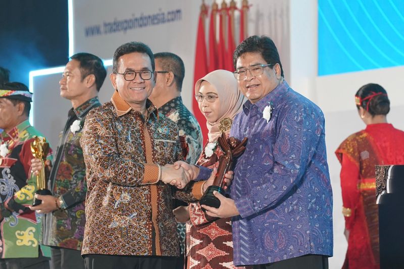 Array,Kado dari Kemendag Atas Kerja Keras Toyota Indonesia