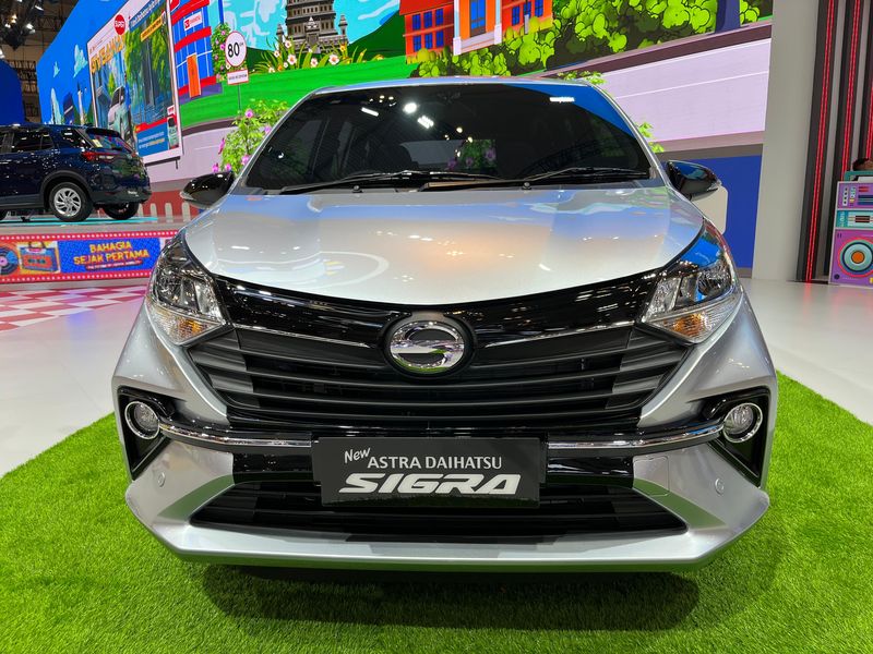 Array,Daihatsu Segarkan Tampilan Sigra R Deluxe, Harga Naik Rp 2,1 Juta