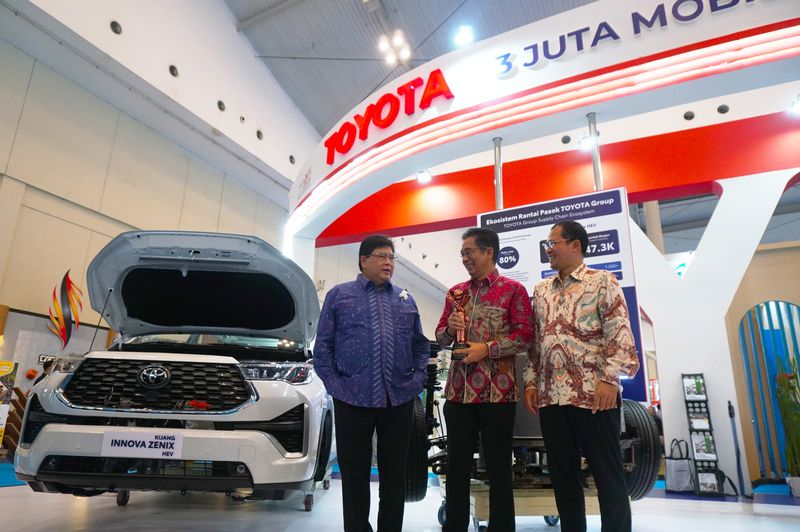 Array,Kado dari Kemendag Atas Kerja Keras Toyota Indonesia