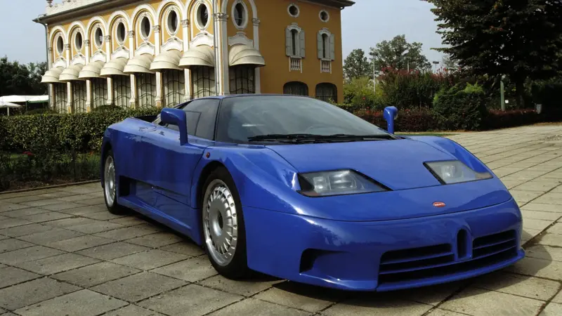 スーパースポーツから派生したコンペティション・バージョンも生産され、ル・マン24時間レース参戦用に改良された。