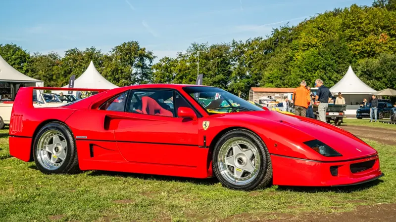 フェラーリF40は1987年から1992年にかけて生産された。1,311台が市販された。