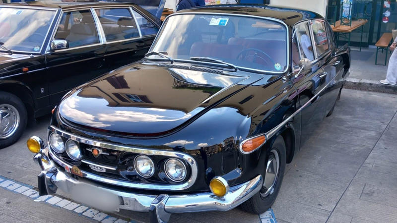 社会主義時代のチェコスロバキアでは、自動車生産は2つの歴史的自動車メーカーに分かれていた。