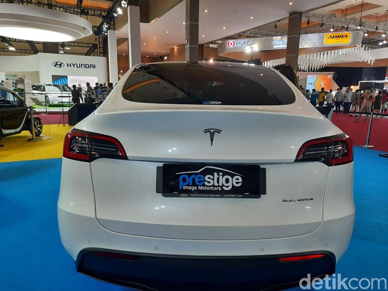 Array,Tesla Babak Belur: Mobil Murah Tak Kunjung Datang, Konsumen Kabur