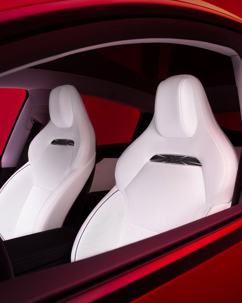 Array,Tesla Luncurkan 'Mobil Keluarga' yang Performanya Kayak Supercar
