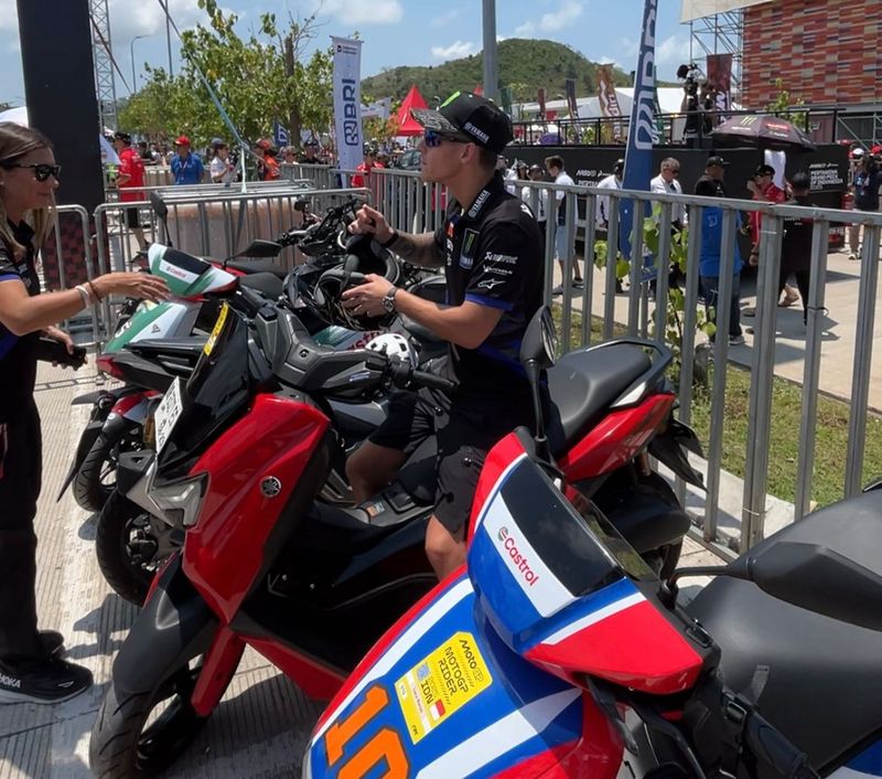 Array,Act of Service Quartararo: Beri Helm dan Turunkan Footstep buat Boncenger Wanita
