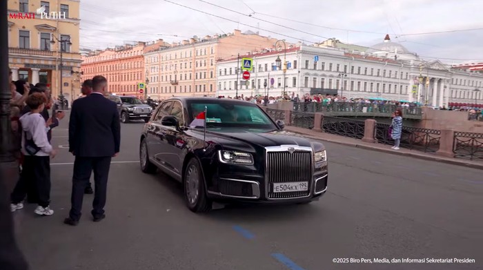 Array,Limosin Mewah Buatan Rusia Jemput Prabowo Setibanya di St.Petersburg