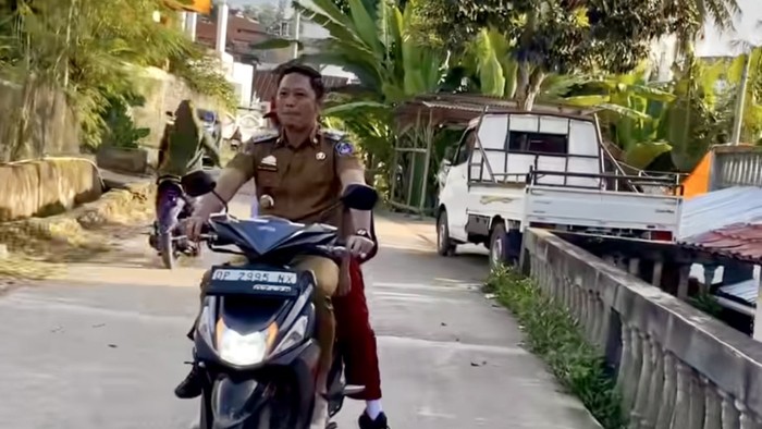 Array,Pejabat Antar Anak Sekolah Tak Pakai Helm, Ini Ancaman Sanksinya