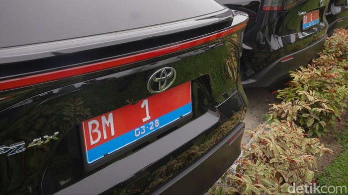 Array,Anggaran Mobil Dinas Satu Pejabat Nyaris Rp 1 M, Begini Kata Istana