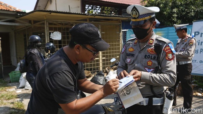 Array,Nggak Repot ke Bank, Bayar Tilang Bisa Langsung di Tempat!