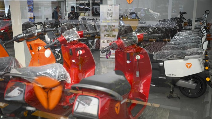 Array,Subsidi Motor Listrik Masih Menggantung, Masih Menanti Arahan Prabowo