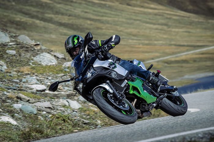 kawasaki ninja, motor baru kawasaki, mesin hybrid, Kawasaki Jepang, kawasaki ninja 7 hybrid, Kawasaki Rilis Ninja dengan Dua Mesin, Pedal Kopling Kaki Pindah ke Sini