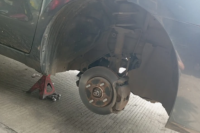 kaki kaki mobil, as roda mobil, stabilizer mobil, roda mobil tidak stabil saat dikemudikan, Kaki-Kaki Mobil Bunyi Saat Pelan? Bisa Jadi Penyebabnya Hal Ini