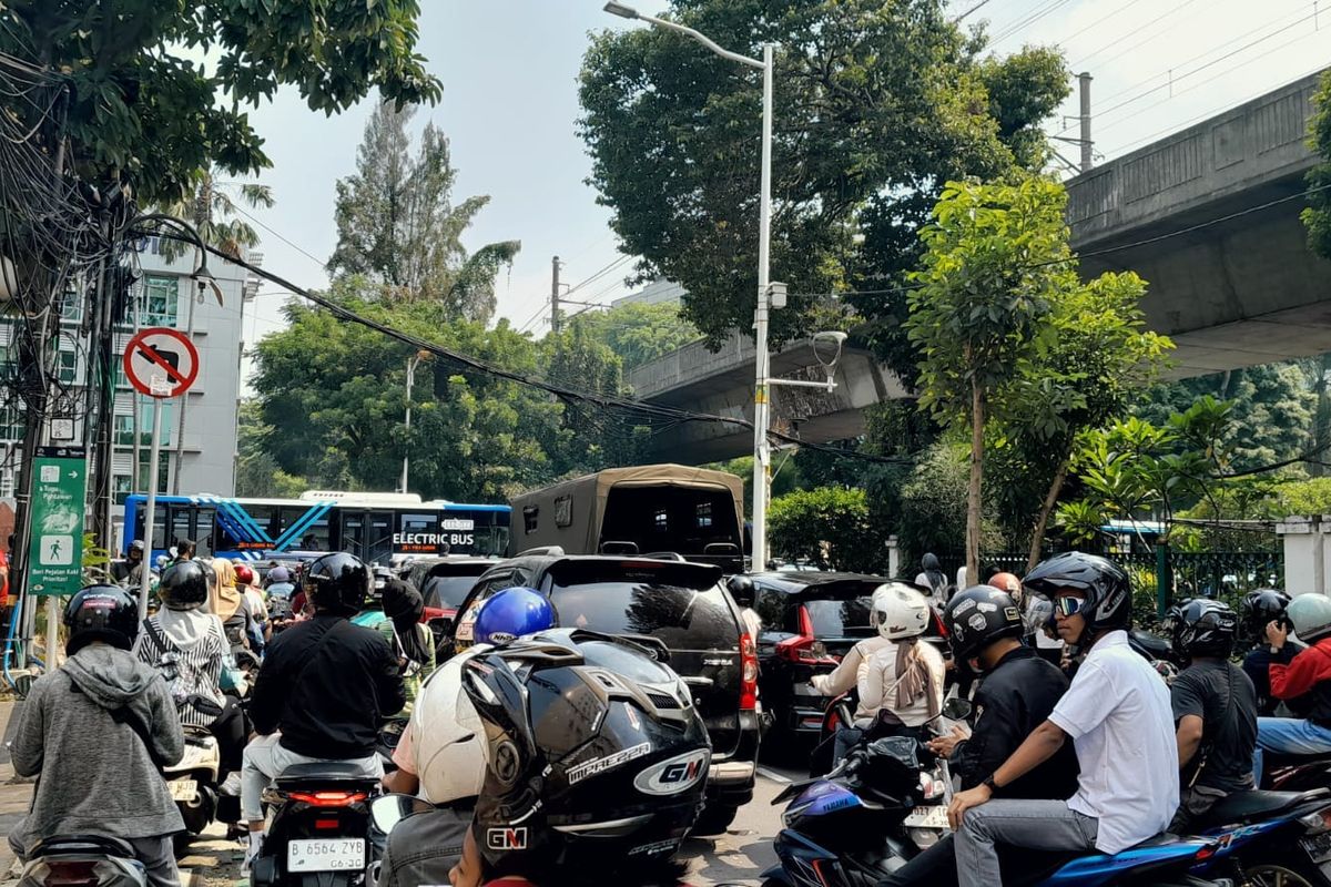 kemacetan, Jakarta, keselamatan berkendara, melanggar lalu lintas, Kemacetan Tak Jadi Alasan buat Melanggar Lalu Lintas