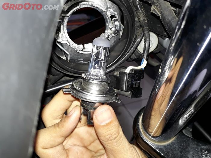 bohlam, lampu halogen, bohlam lampu, motor bekas, bohlam lampu motor, Ini Sebabnya Kaca Bohlam Lampu Motor Bekas Jangan Kepegang Tangan