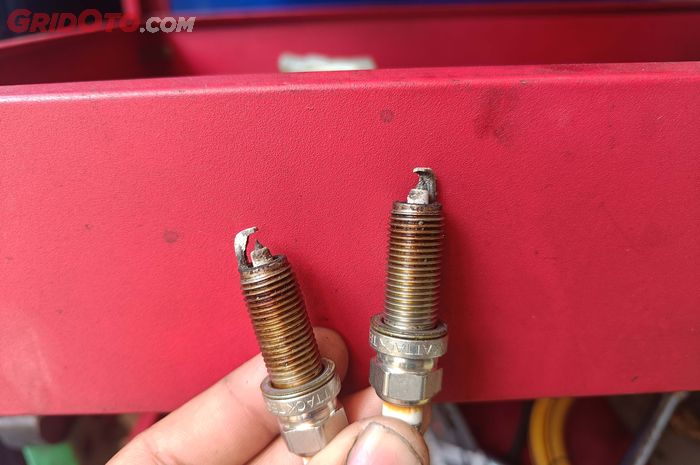 busi, ring piston, sil klep, drat, tenaga mesin, Drat Busi Mobil Ada Oli, Waspada Komponen Ini Sudah Minta Ganti