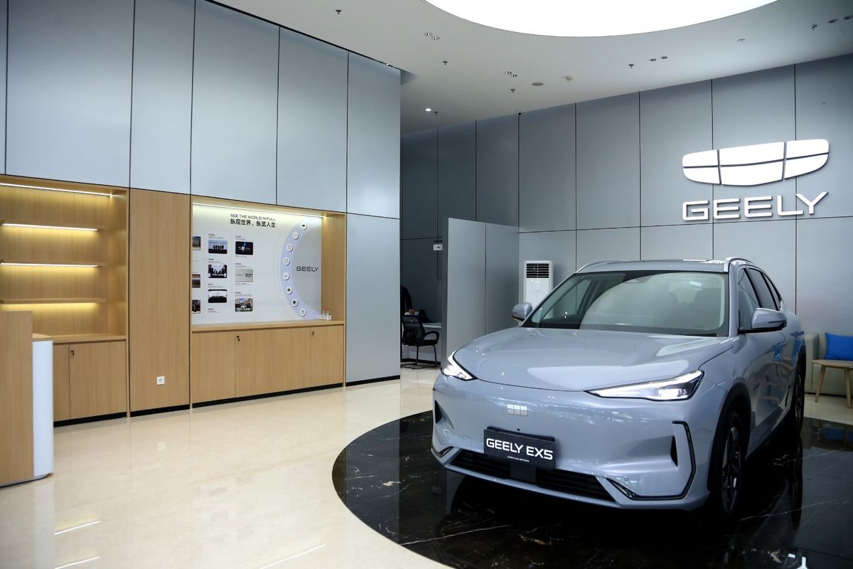 bengkel resmi, Geely, diler resmi, mobil listrik, showroom, diler baru, Andalan Motor, Geely Gandeng Andalan Motors, Buka Diler Baru di Kemang