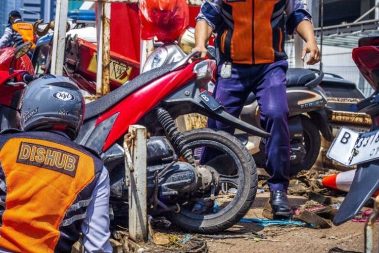 DKI Jakarta, parkir liar, Tanah Abang, kendaraan bermotor, Kendaraan Bermotor, Gubernur Pramono Anung, Pramono Minta Penertiban Parkir Liar Digencarkan, Aturannya Sudah Ada