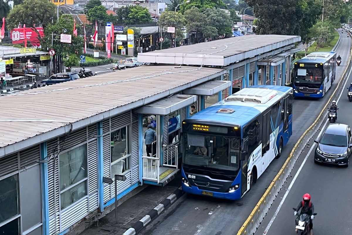 kendaraan pribadi, angkutan umum Jakarta, Transportasi publik, Muhammad Akbar, Tingkat Penggunaan Angkutan Umum di Jakarta Hanya 18,86%