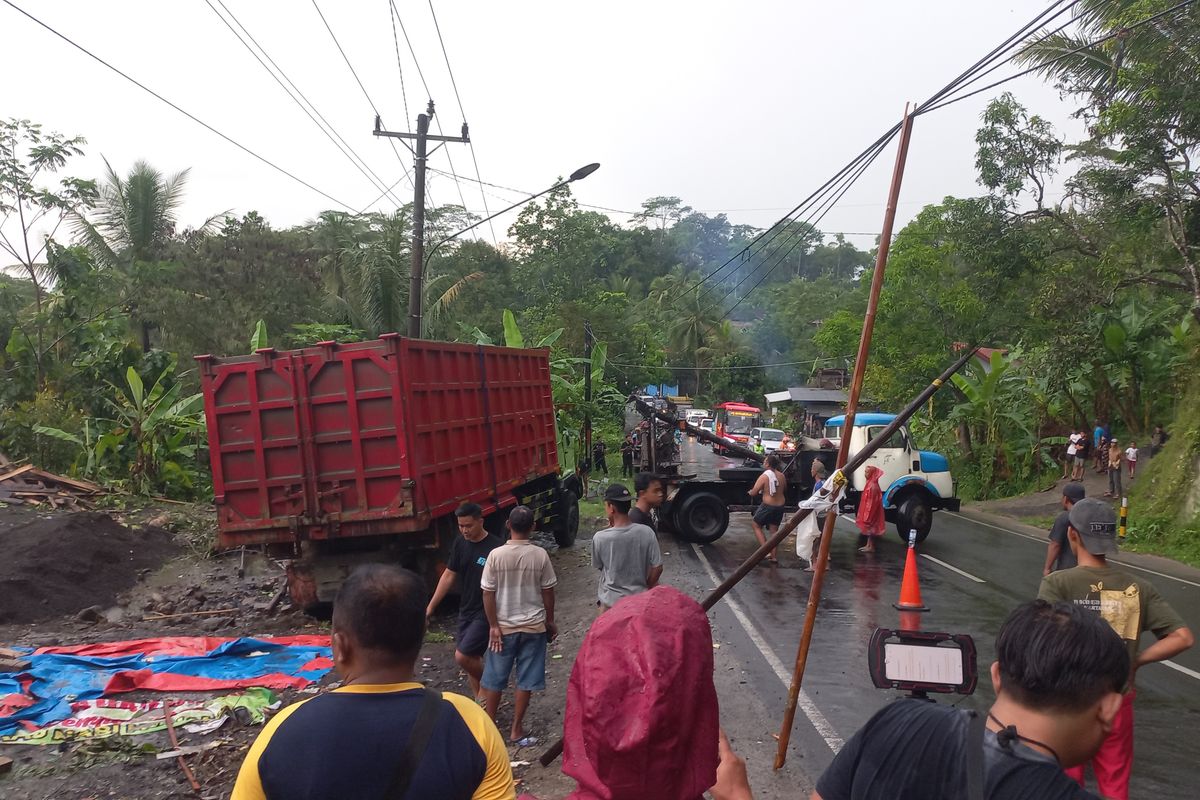 Kalijambe, jalur penyelamat, rambu-rambu lalu lintas, turunan, kalijambe purworejo, Usai Kecelakaan Maut, Dishub Jateng Tambah Jalur Penyelamat dan Rambu di Kalijambe
