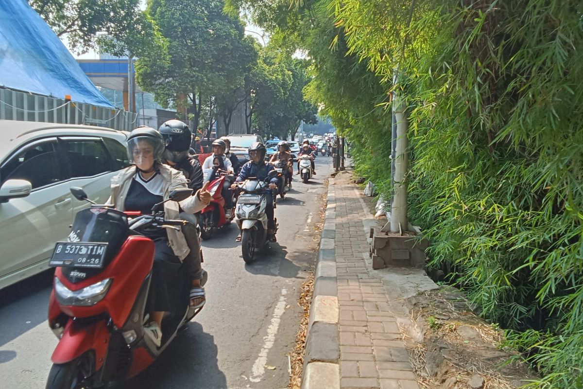 Road Safety Association, pramono anung, Kemacetan Jakarta, trotoar tb simatupang, Pemangkasan Trotoar di TB Simatupang: Solusi atau Ancaman?