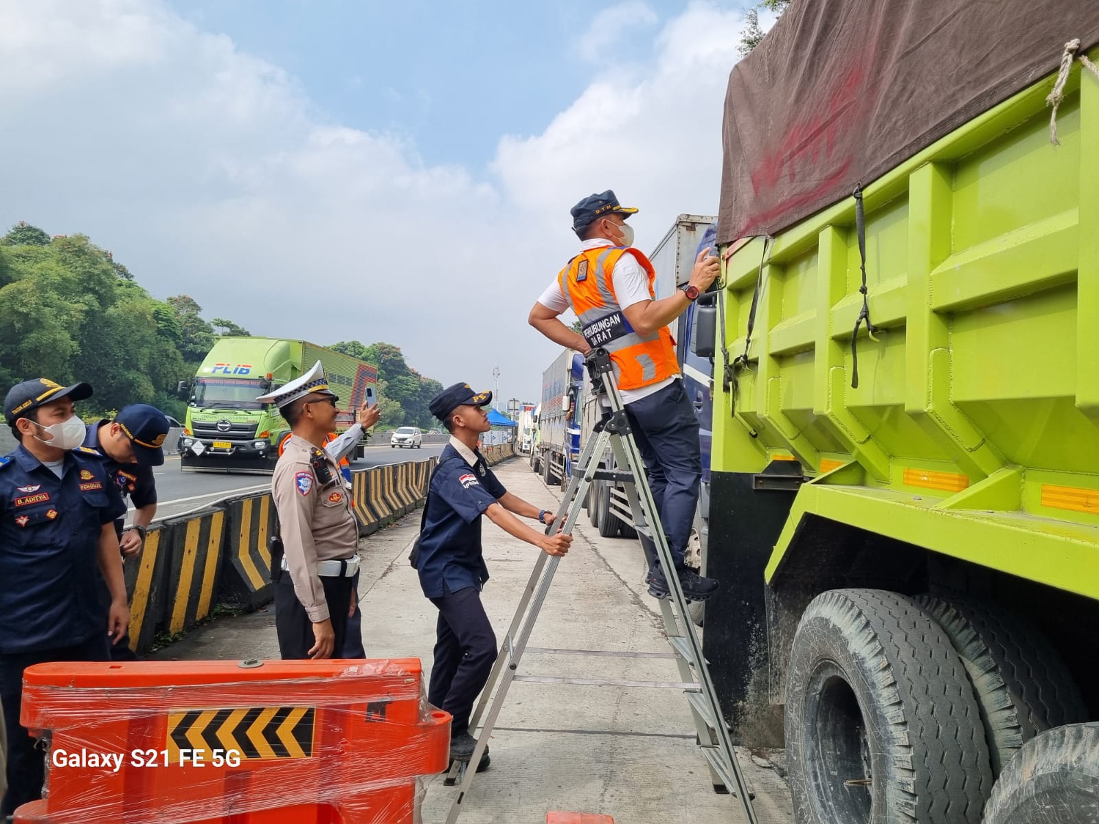 truk odol, Agus Harimurti Yudhoyono (AHY), zero ODOL 2027, e-Manifest, Kadung Geregetan, Pemerintah Gunakan Pelacak Canggih Ini Untuk Tertibkan Truk ODOL