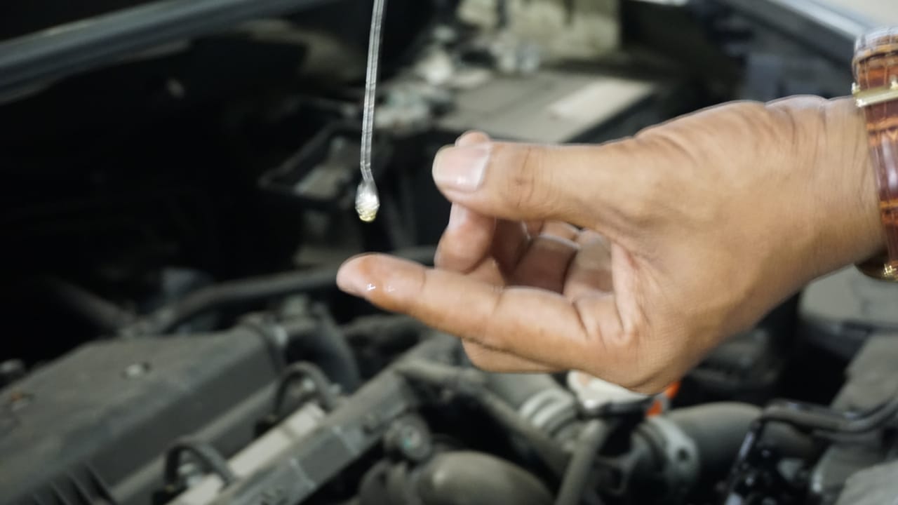 mesin mobil, mobil bekas, oli mesin, oli mesin palsu, ciri mesin pakai oli palsu, ciri-ciri mesin pakai oli palsu, Ini Ciri Mesin Mobil Bekas Yang Pakai Oli Palsu, Jangan Sampah Gak Tahu