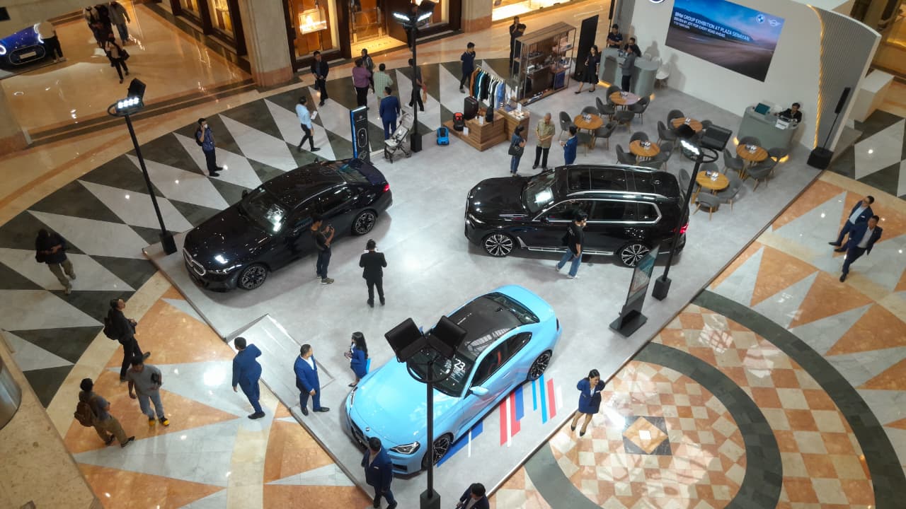 plaza senayan, bmw group, BMW Group Plaza Senayan Exhibition, BMW Group Gelar Exhibition di Plaza Senayan, Tawarkan Mobil Baru dan Layanan Gratis