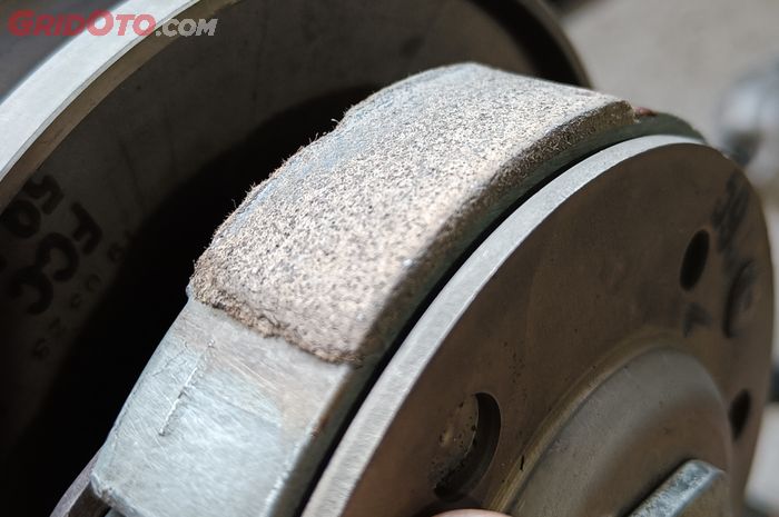 motor matic, kampas, kampas ganda, kampas ganda motor matic, ciri kampas ganda motor matic habis, ciri kampas ganda motor matic minta ganti, efek kampas ganda motor matic tipis dibiarkan, bahaya kampas ganda motor matic tipis dibiarkan, Ini Ciri-ciri dan Dampak Kampas Ganda Motor Matic Tipis Dibiarkan
