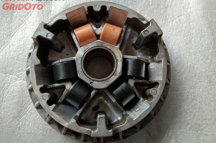 roller, cvt motor matic, silang bobot roller, one garage, Terbukti, Menyilang Bobot Roller Motor Matic Banyak Ruginya
