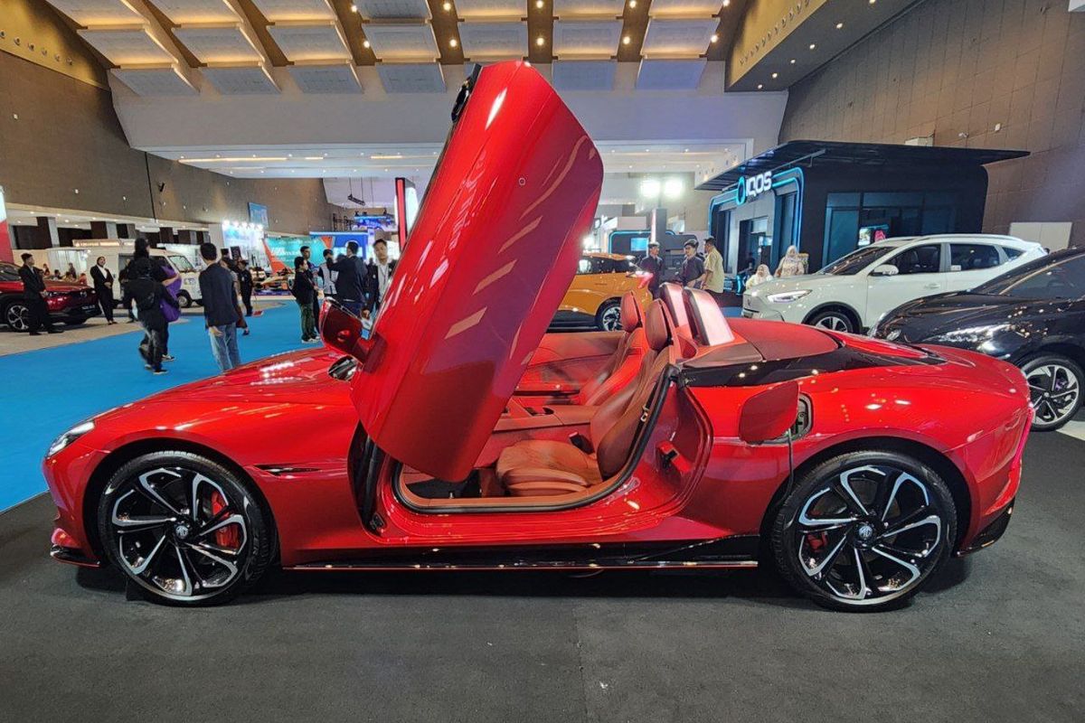 Cyberster, pameran otomotif, mobil listrik, PEVS 2025, MG Cyberster Mejeng di PEVS 2025, Roadster Listrik Bertenaga Buas
