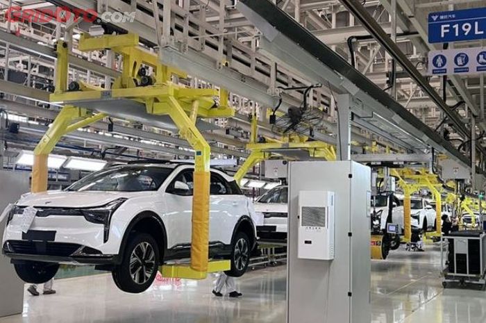 Gaikindo (Gabungan Industri Kendaraan Bermotor Indonesia), Riyanto LPEM UI, Impor mobil listrik, Pakar UI Bicara Insentif Mobil Listrik Tidak Perlu Diperpanjang