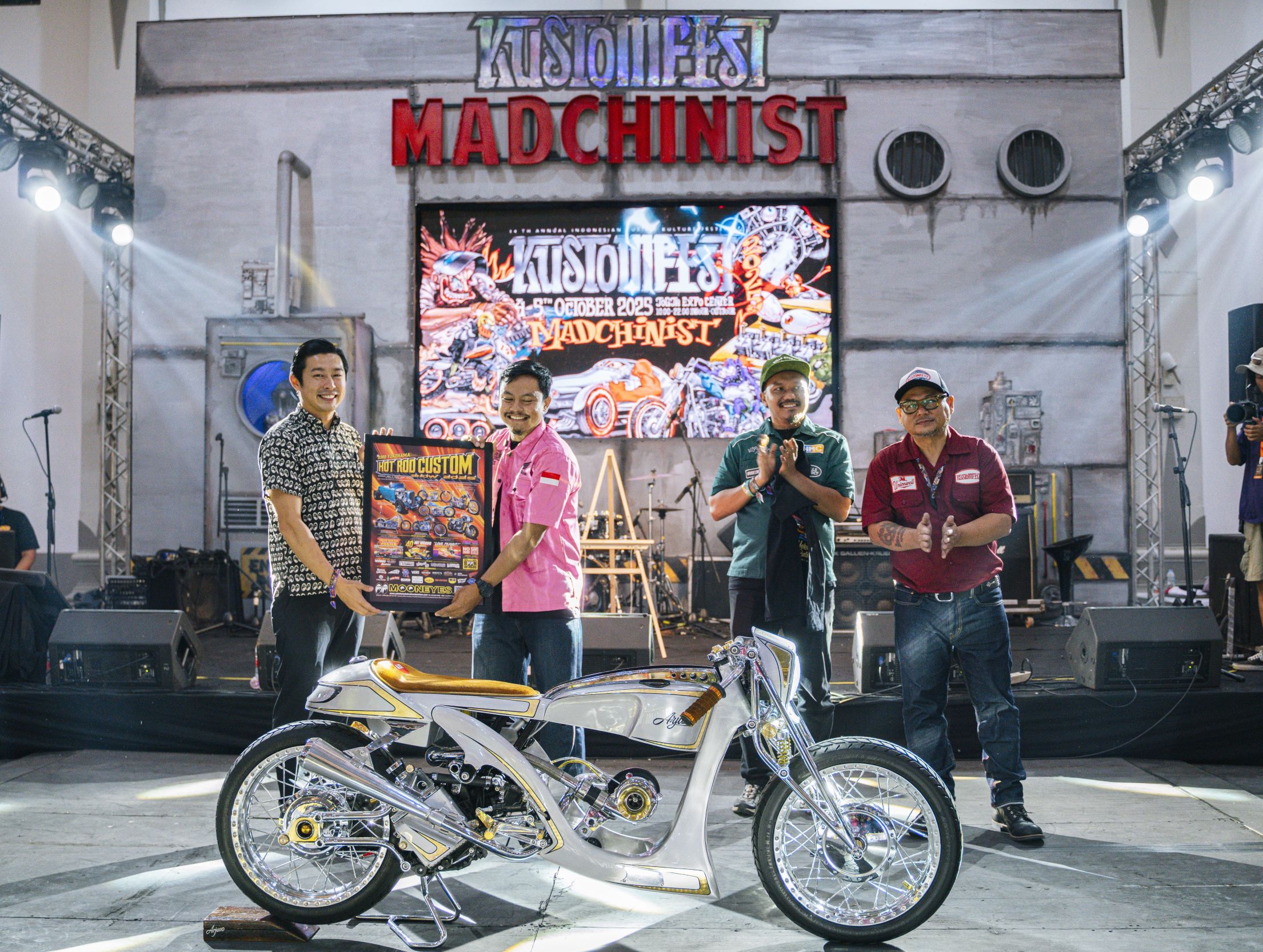 kustomfest, mooneyes, honda dream ride project, HDRP 2021, honda stylo 160, modifikasi stylo 160, Wujud 3 Stylo 160 Custom Garapan Builder HDRP 2025, Salah Satunya Gas ke Mooneyes Jepang