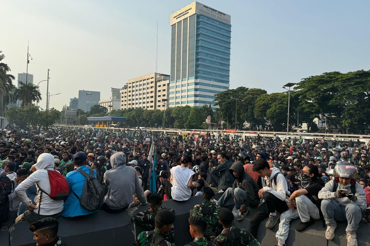 aksi mahasiswa, Gedung DPR, Semanggi, Jalan Gatot Subroto, pengalihan arus lalu lintas, BEM SI, BEM SI Gelar Demo di Depan Gedung DPR, Hindari Ruas Jalan Ini