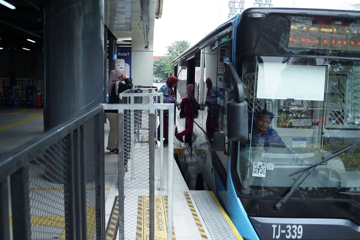 Anggaran dki jakarta, Buy The Service, transportasi umum, Dukungan Pemerintah, Transportasi Publik Indonesia: Mencoba Bertahan dengan Napas Subsidi