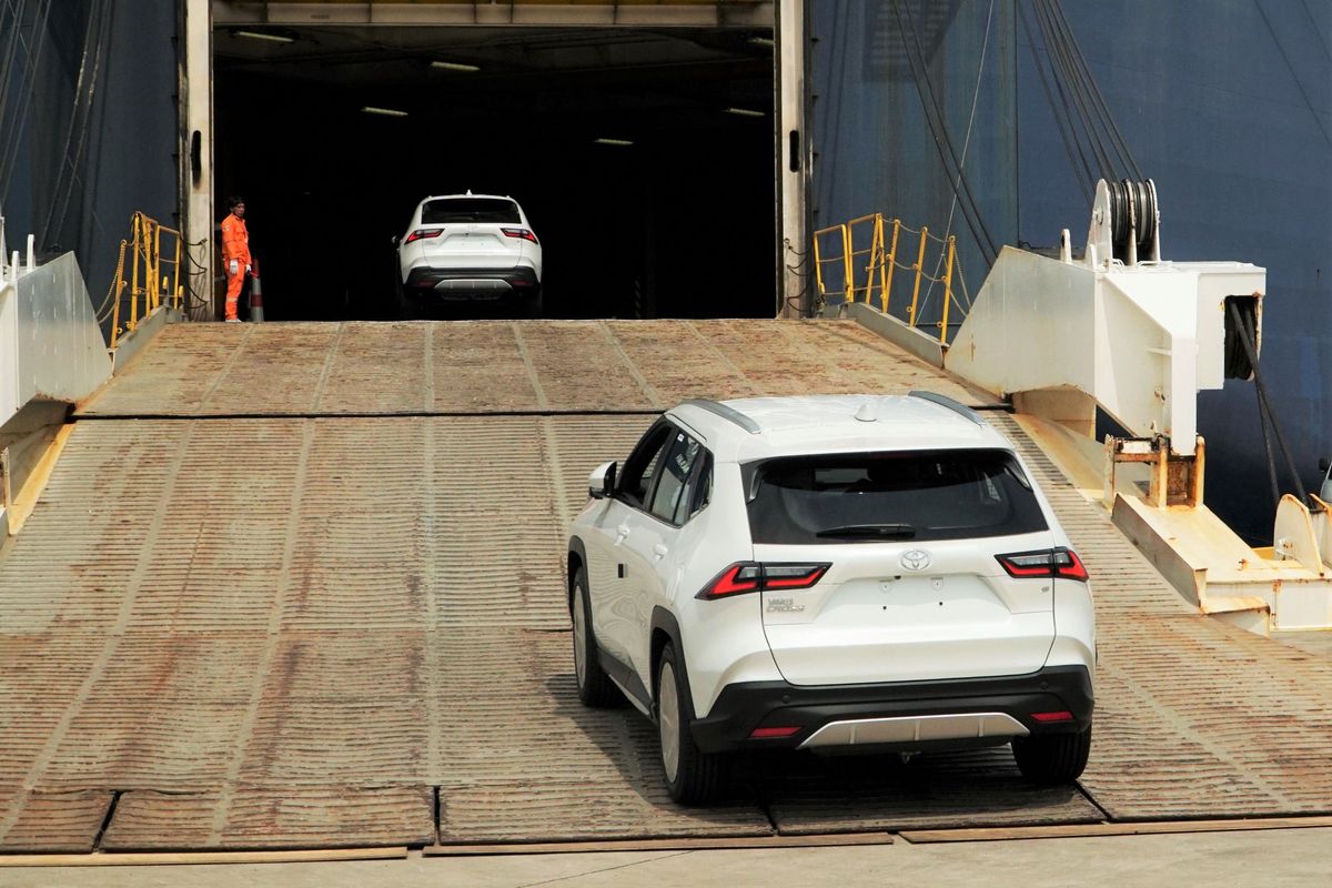 kendaraan elektrifikasi, penjualan otomotif, Astra International, kinerja roda dua dan roda empat, Penjualan Otomotif Grup Astra Melambat, Hybrid Jadi Andalan Baru