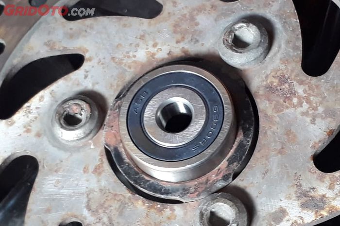 motor matic, bearing roda, roda motor, cara cek bearing roda, cara cek bearing roda motor, cara cek bearing roda motor matic, Begini Deteksi Dini Bearing Roda Motor Matic Rusak, Cegah Kerusakan Parah