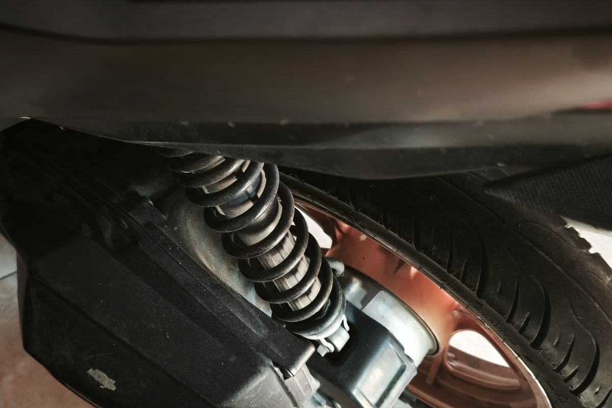 sokbreker, oknum pedagang motor bekas, Shock absorber rusak, Trik menutupi shock rusak, Trik Oknum Pedagang Motor Bekas Akali Kerusakan Sokbreker