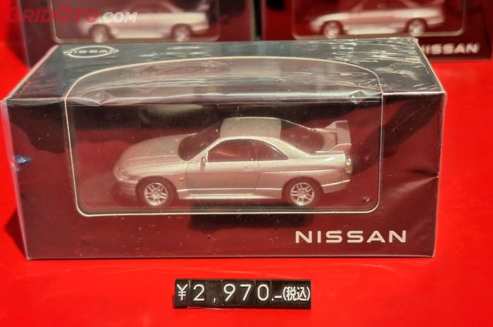 jepang, nissan, diecast, dealer box, Berburu Diecast Dealer Box Nissan di Jepang, Ada Mesin GTR Keren!