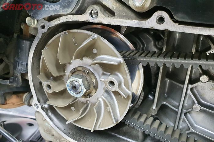 motor matic, pulley motor matic, penyebab tarikan motor matic lemot, kenapa tarikan motor matic loyo, kenapa tarikan motor matic lemot, kenapa tarikan motor matic berat, Pantas Saja Pulley Aus Bikin Tarikan Motor Matic Berat, Ini Alasannya