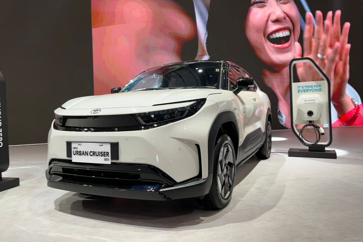 Toyota New Urban Cruiser, Gaikindo Indonesia International Auto Show, mobil listrik murni, Hiroyuki Ueda, Toyota New Urban Cruiser: Mobil Listrik Terbaru di GIIAS 2025