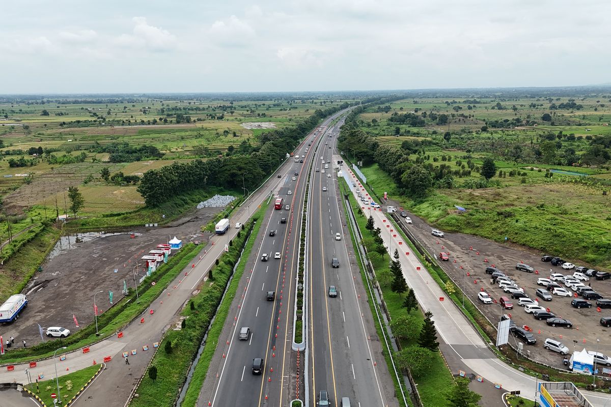 one way, arus balik, bahu jalan, berkendara aman, mengemudi, Tips Berkendara Aman di Jalur One Way Saat Arus Balik Lebaran