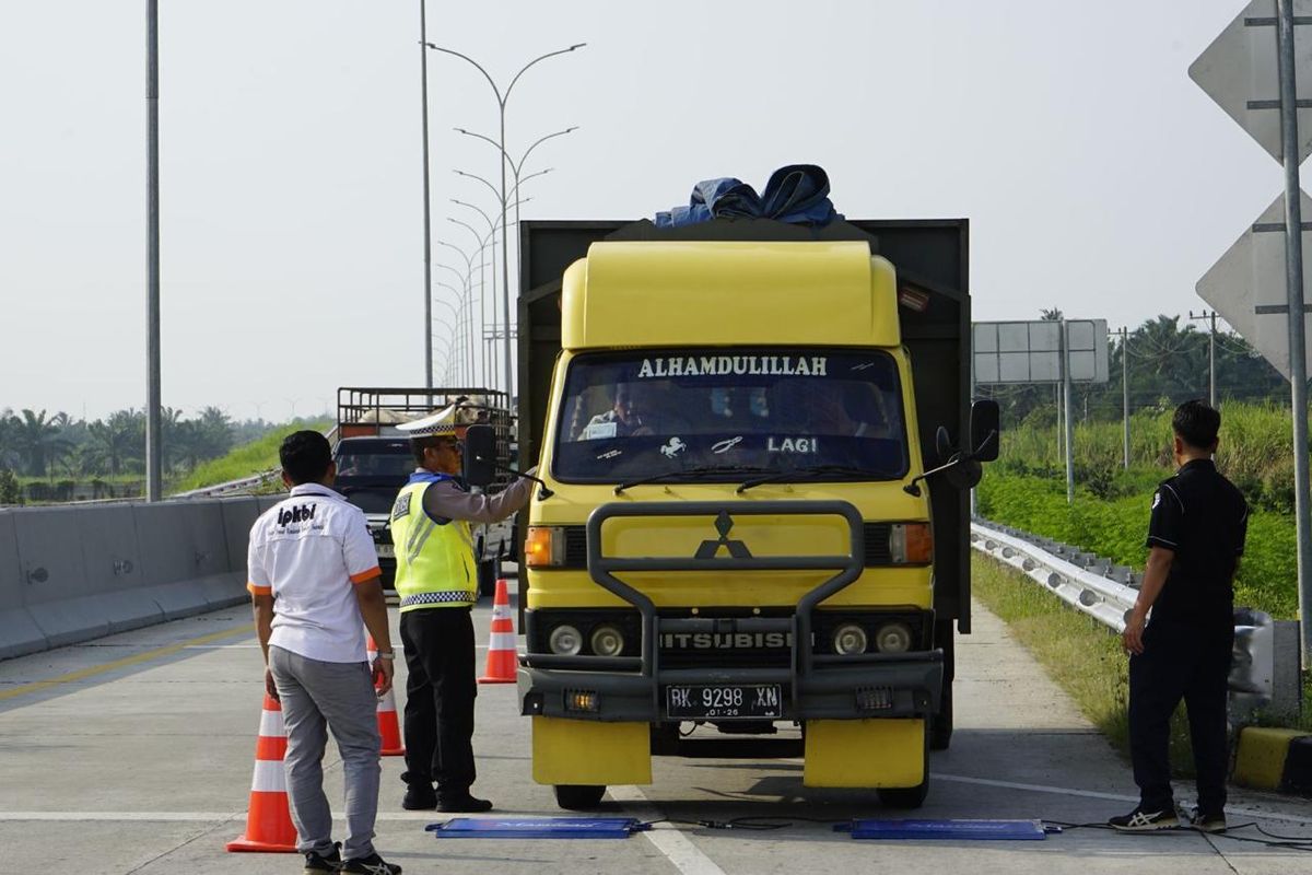 kerugian negara, keselamatan lalu lintas, Kebijakan Zero ODOL, truk ODOL, Kerugian Rp 47 Triliun: Bahaya Truk ODOL di Indonesia