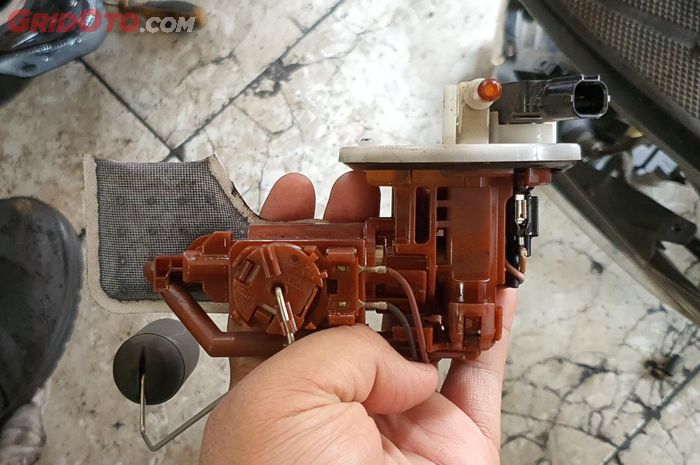 motor bekas, fuel pump, penyebab fuel pump rusak, fuel pump motor, penyebab fuel pump cepat rusak, Ini Kebiasaan Jelek Pemilik Motor Injeksi Yang Bikin Fuel Pump Cepat Jebol