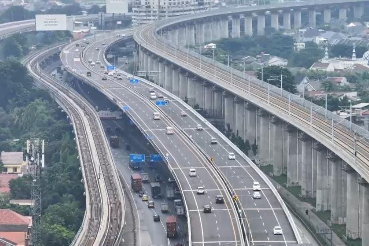 Libur Waisak, libur Waisak, Tol layang, Tol Layang MBZ, tol mohammed bin zayed, lalu lintas kendaraan, 176.000 Kendaraan Menuju Jakarta Usai Libur Waisak