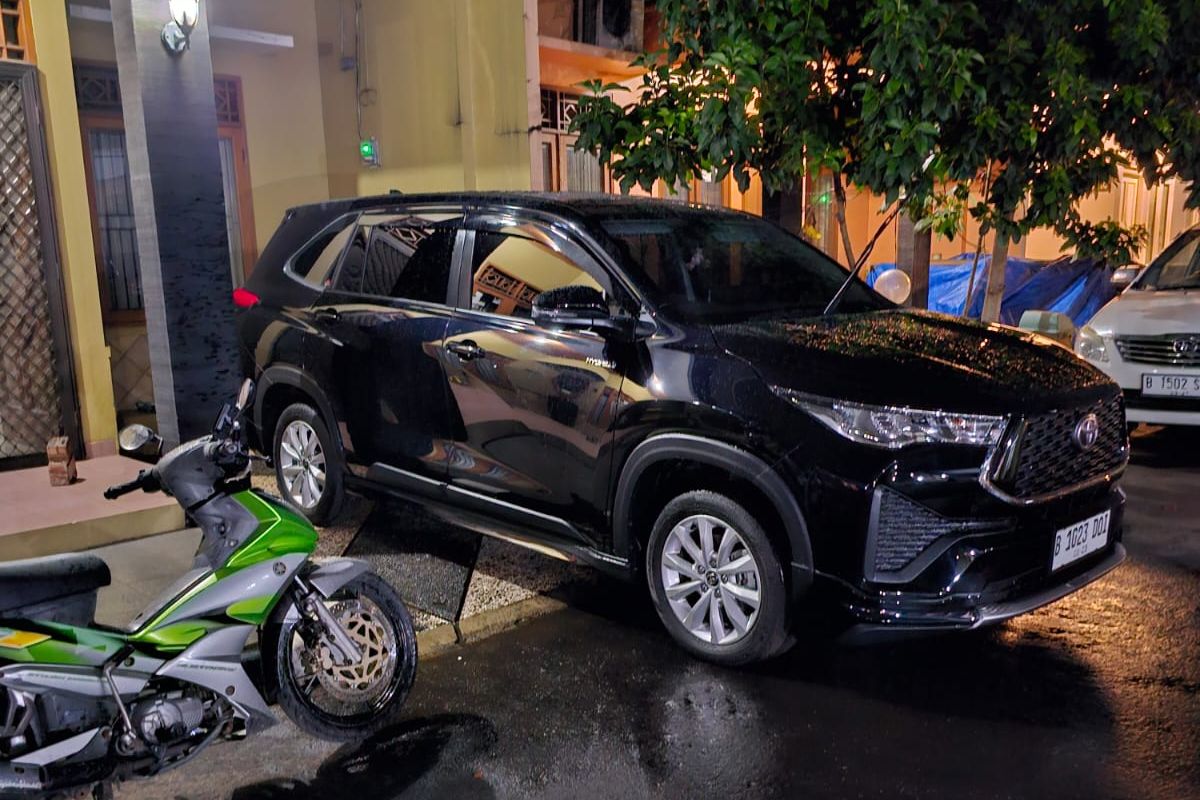 Toyota Innova Zenix Hybrid, pengalaman pemilik, Khalifa Bening Jiwa, Kualitas interior, kualitas interior, Toyota Innova Zenix Hybrid 2023: Pengalaman Pemilik dan Kelebihannya