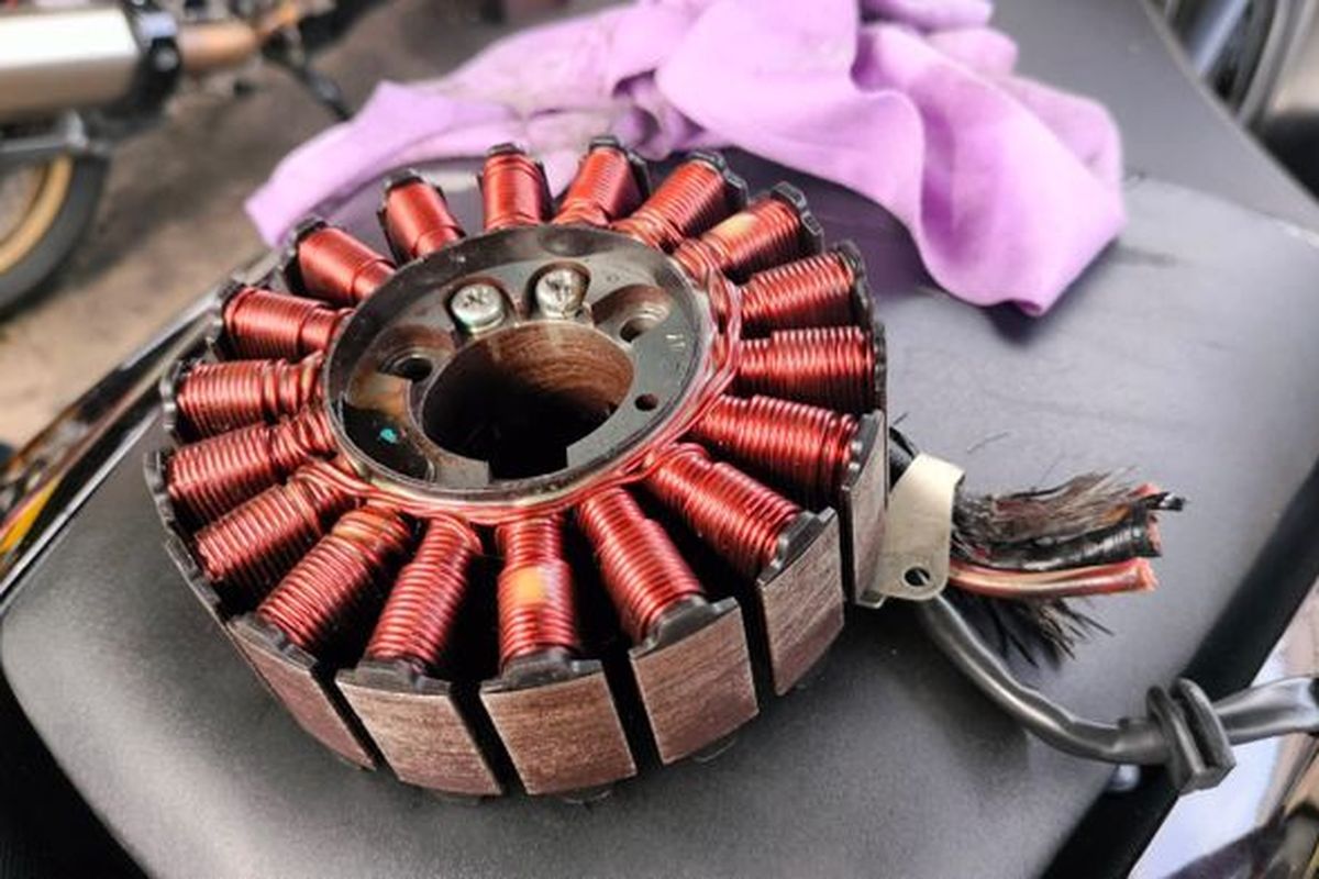 aki mobil, Perawatan Mobil, sistem kelistrikan, alternator, Kenapa Saat Alternator Rusak Bisa Bikin Mobil Mogok?