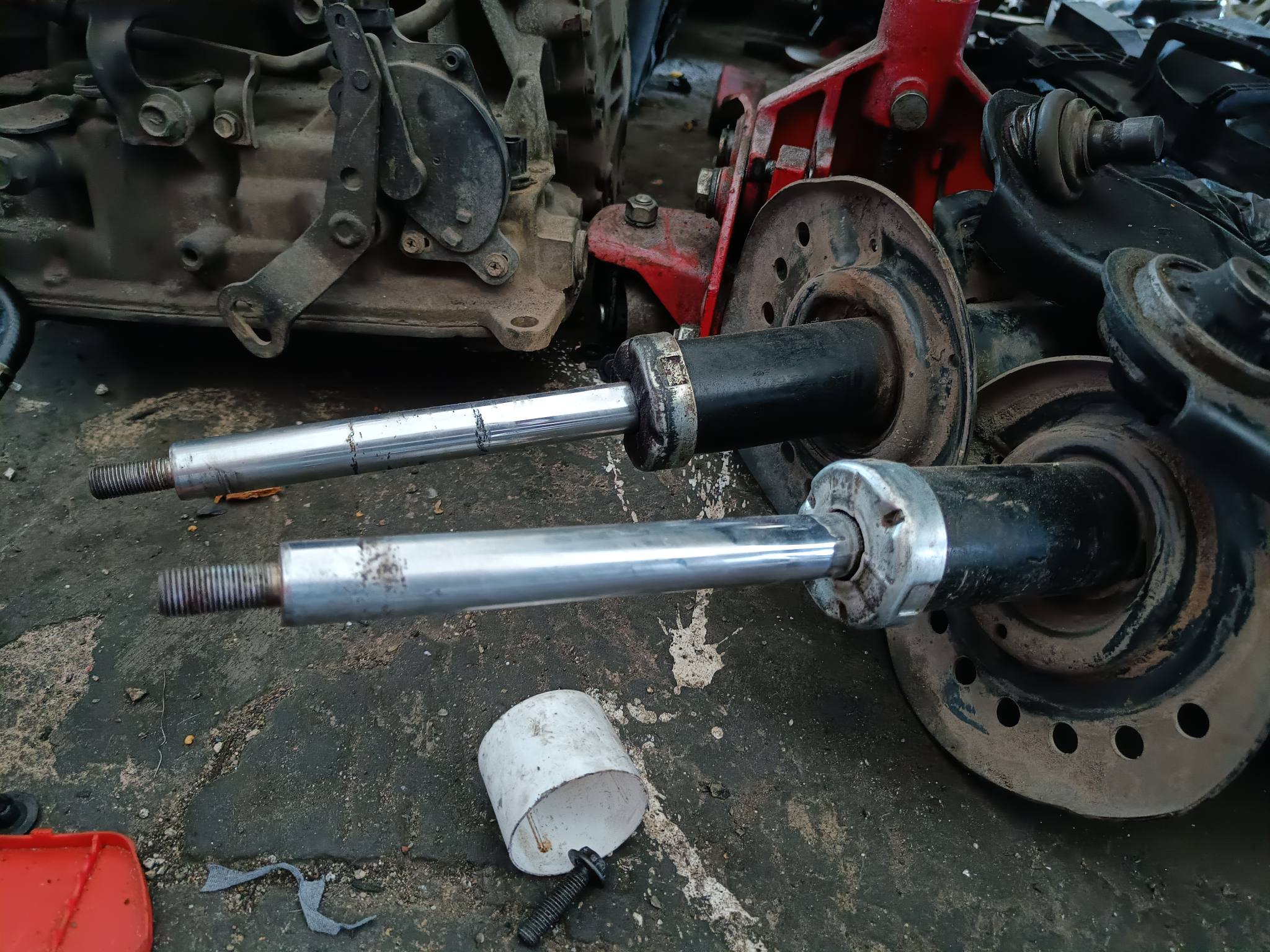 ciri-ciri, Kaki-kaki, sokbreker, sokbreker mati, mengayun, Ciri-ciri Sokbreker Mobil Sudah Mati yang Perlu Diketahui Pemilik
