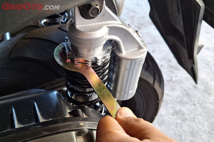 sokbreker, sokbreker motor, preload adjuster, Sokbreker Yoko, Bukan Cuma Pemanis, Ini Manfaat Seting Preload di Sokbreker Motor
