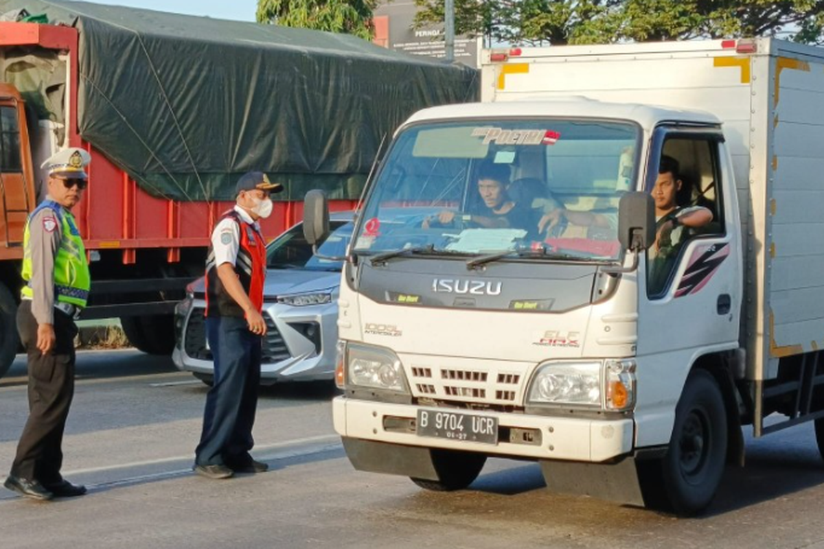 pembatasan angkutan barang, kelancaran lalu lintas, libur maulid nabi, Kemenhub, Pembatasan Angkutan Barang Saat Libur Maulid Nabi 2025