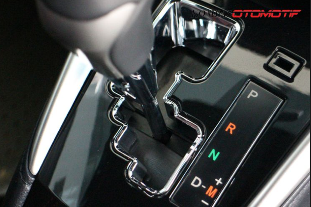 Cara mobil matik menanjak, Posisi D saat mobil menanjak, Pilihan tuas transmisi saat mobil menanjak, Tips Menanjak Mobil Matik CVT dengan Aman dan Lancar